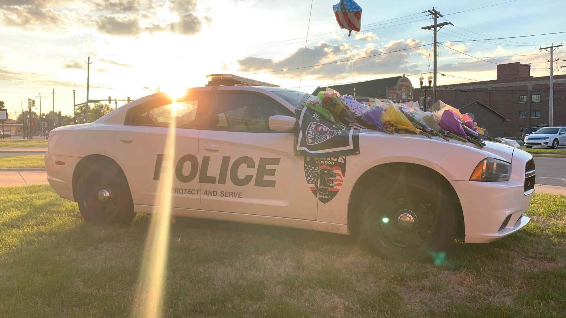 Elwood Community Remembers Ofc Noah Shahnavaz At Vigil Wthr