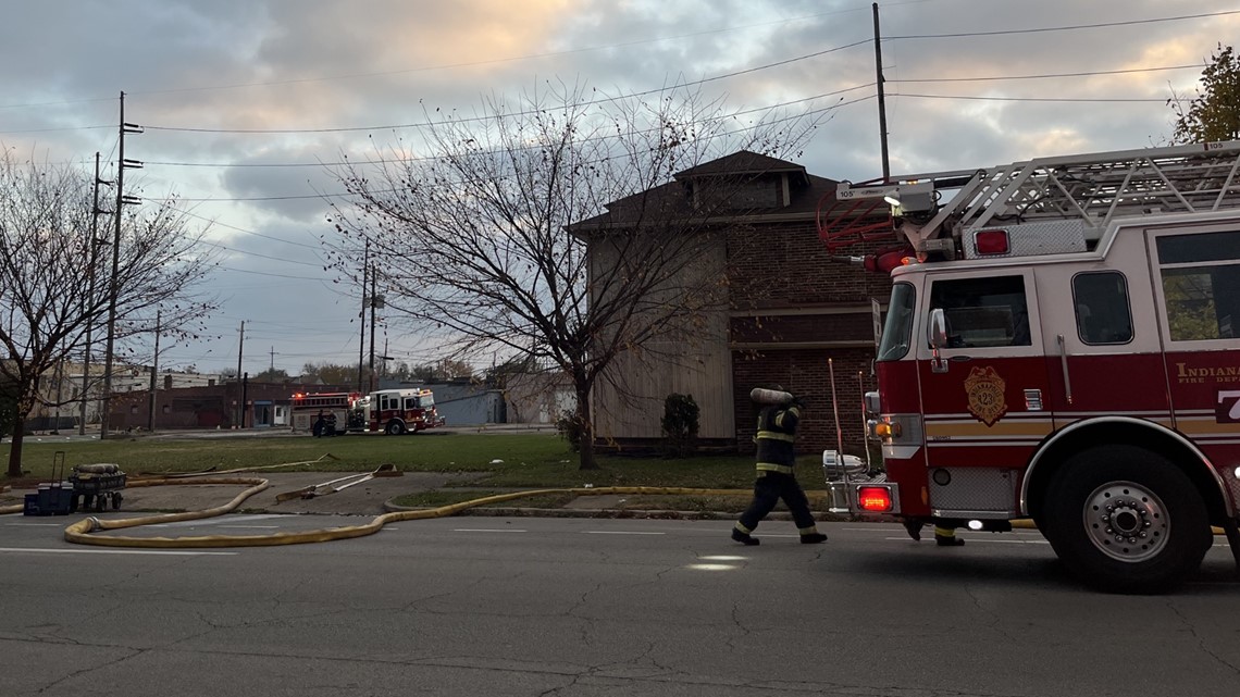 Ifd Fire Causes Extensive Damage To Near North Side Building Wthr