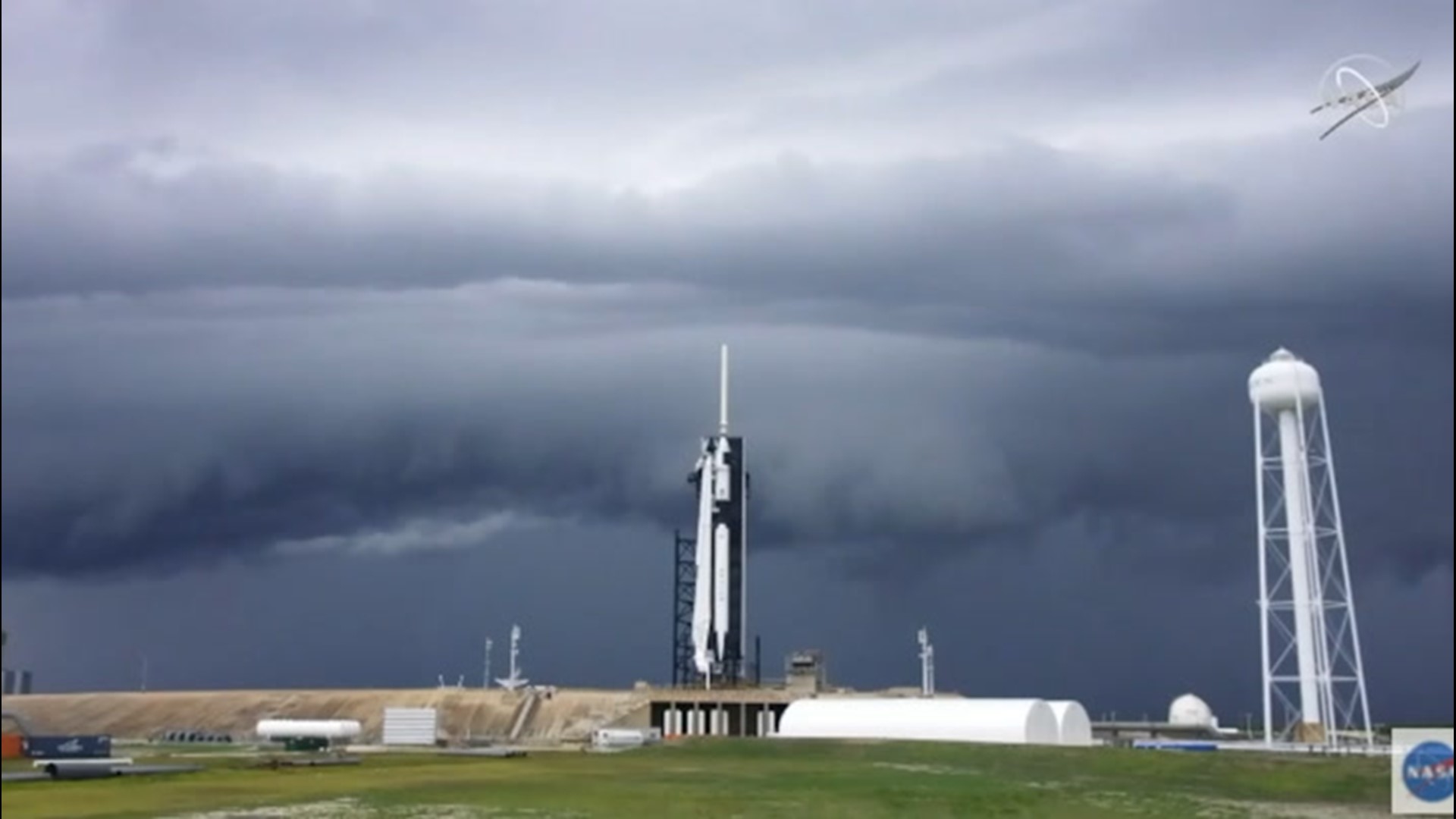 Take a look at this ominous shelf cloud hovering above the Falcon 9 rocket, which is set to launch at 4:33 p.m. EDT from Cape Canaveral, Florida, on May 27.