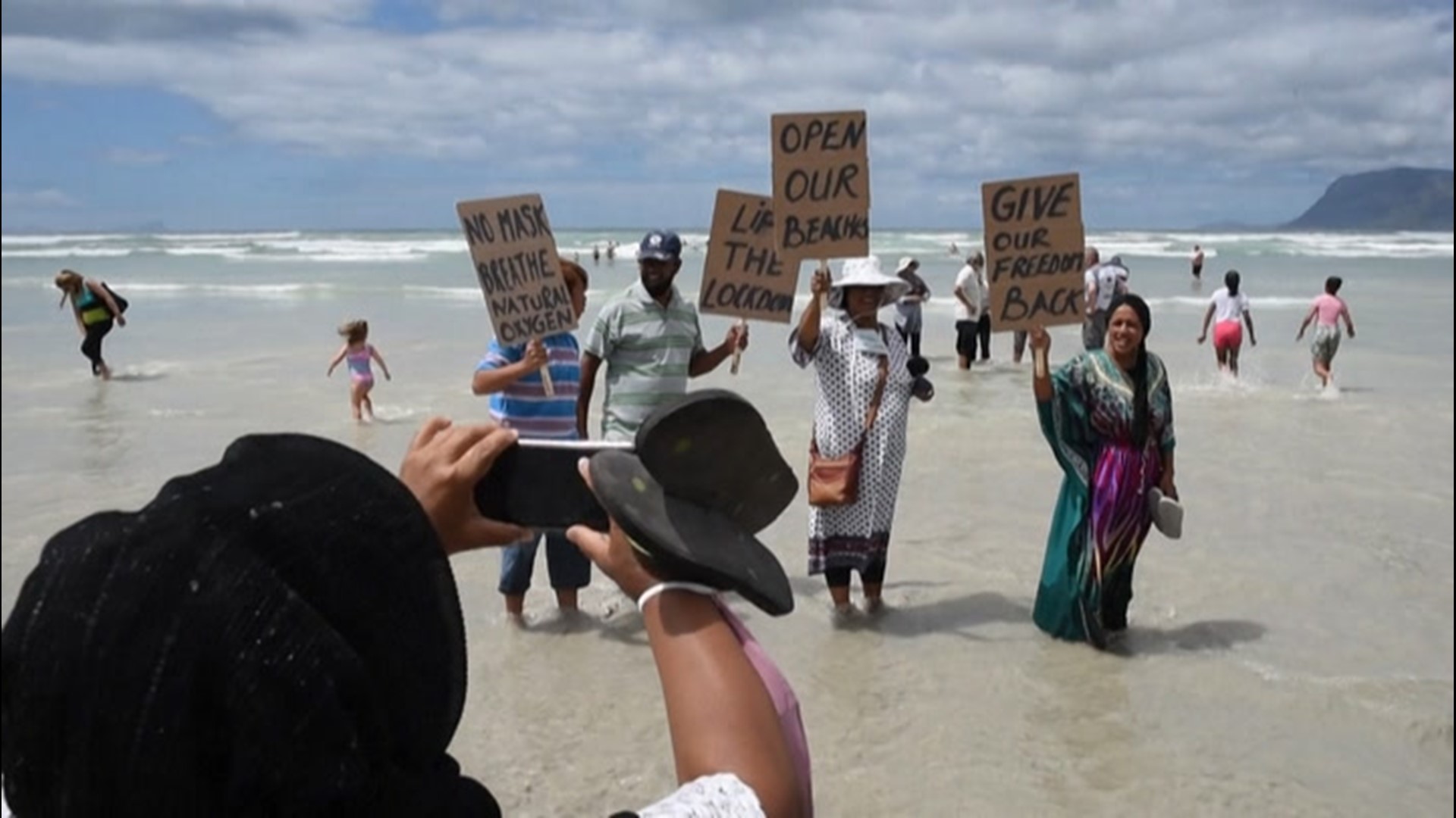 Cape Town Residents Protest Lockdowns At The Beach Wthr Com