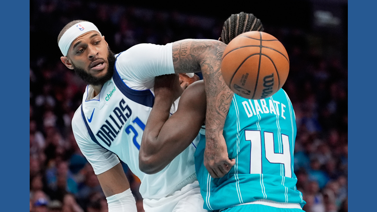 Hornets rout Mavericks 117-90 for 5th straight victory and .500 record