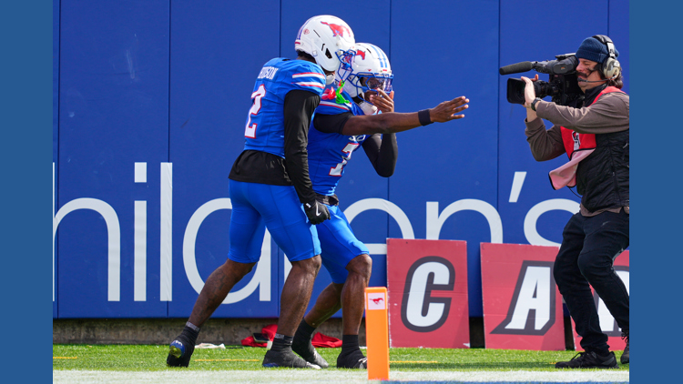 Kevin Jennings accounts for 4 TDs in SMU's victory over Louisville to keep ACC title hopes alive