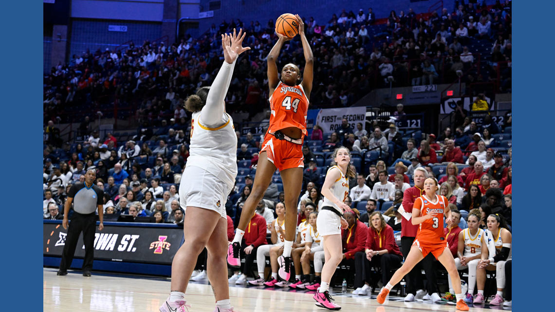 Syracuse powers past Iowa State to set up second-round March Madness meeting with UConn