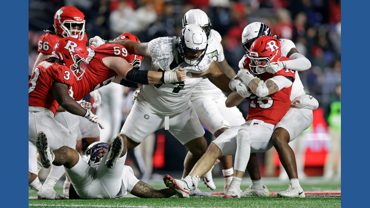 No. 8 Oregon follows first loss with 56-10 romp over Rutgers