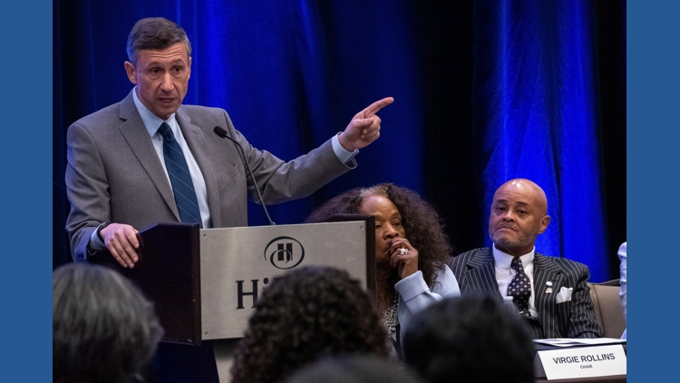 Democrats disagree over abolishing or reforming ICE at DNC meeting