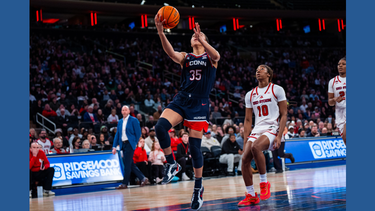 Azzi Fudd helps No. 1 UConn rout St. John's 85-49 for 47th consecutive victory