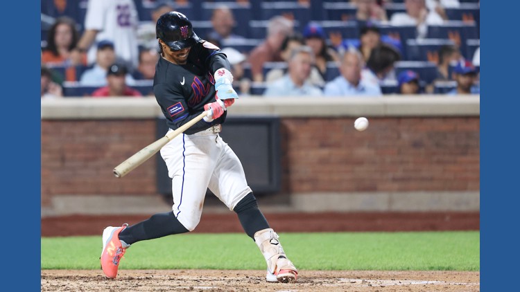 Francisco Lindor celebrating a Mets win after a home run