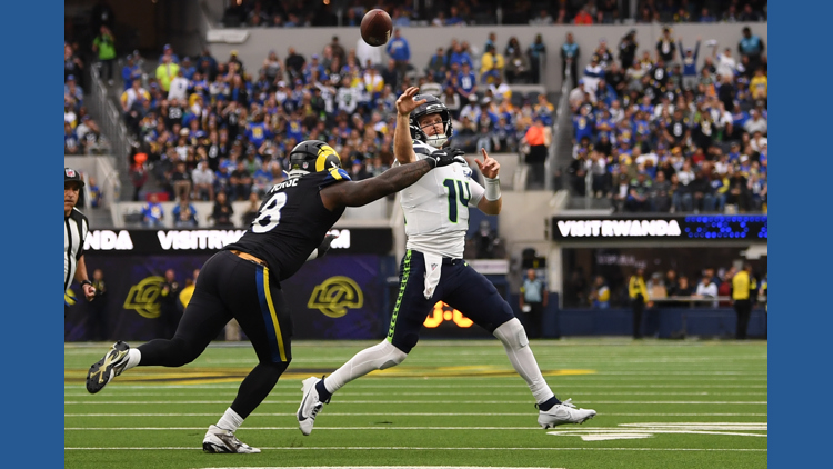 Seahawks find fault in more than Darnold's 4 interceptions in close loss to the Rams