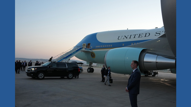 Trump flies partway home from Turkey in an old Air Force One, not the new Qatari-gifted jet