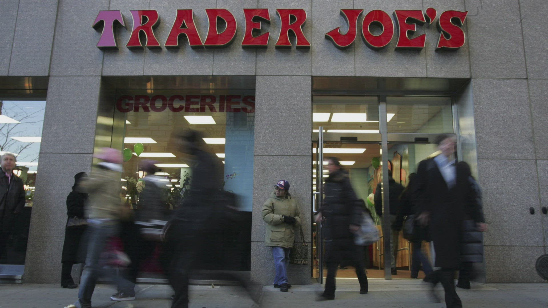 If your favorite grocery store is Trader Joe's, listen up! Employees have revealed some gripes they have with customers! Buzz60's Mercer Morrison has the story.