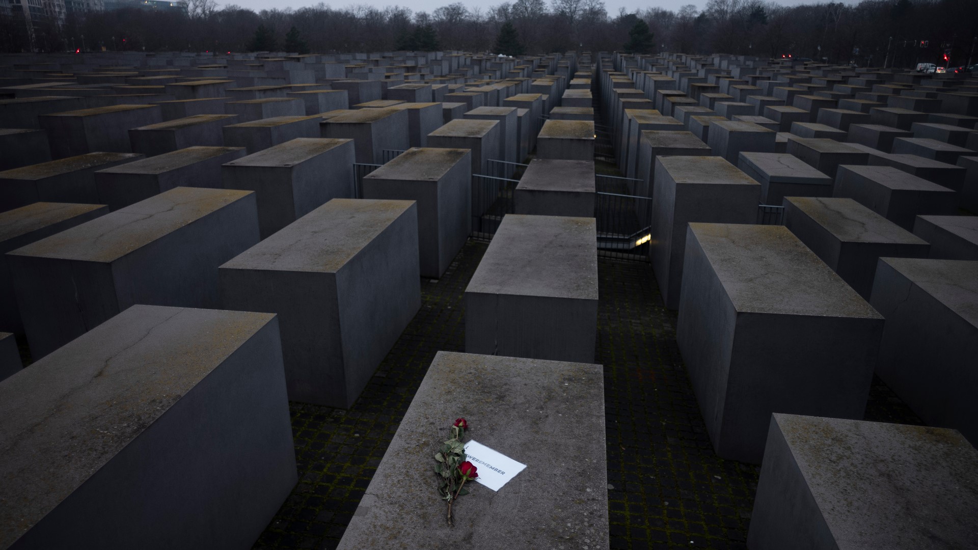 holocaust remembrance day april 27 2022