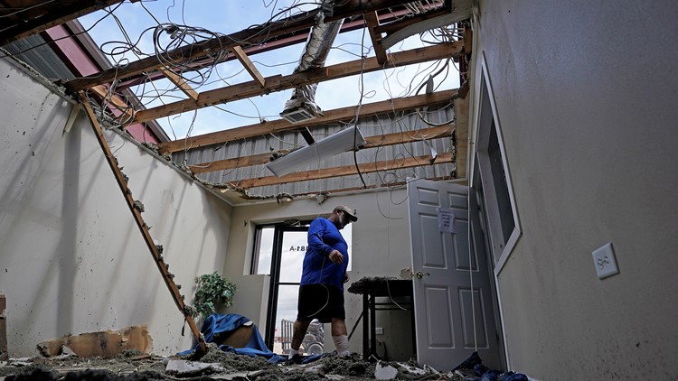 At least 671 rescued after Hurricane Ida traps people, ravages power grid