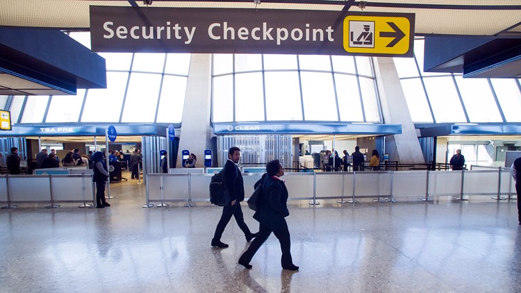 Thanksgiving weekend wraps up with busiest air travel day since March