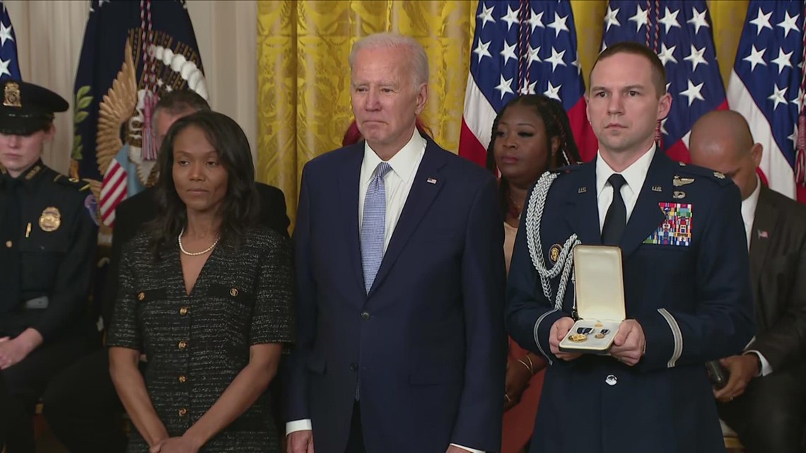 Biden awards Citizens Medal on Jan. 6 anniversary