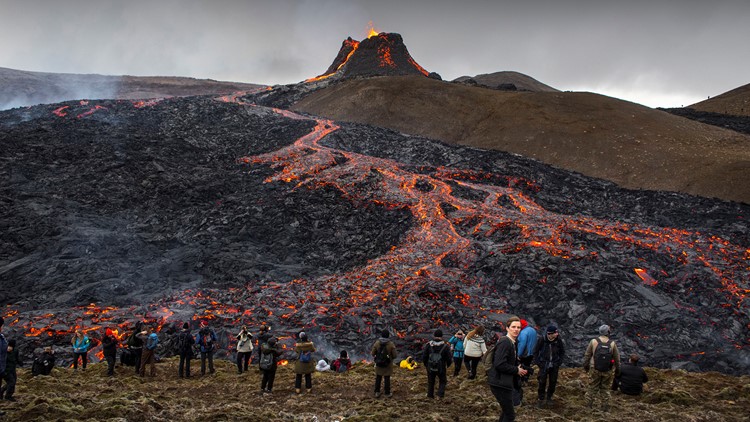 Iceland volcano tourist tried to cook bacon and eggs on the lava