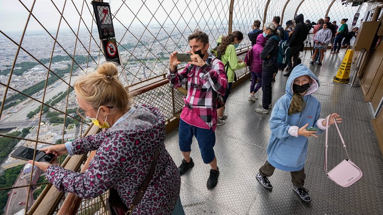 EU takes US off safe travel list; backs travel restrictions