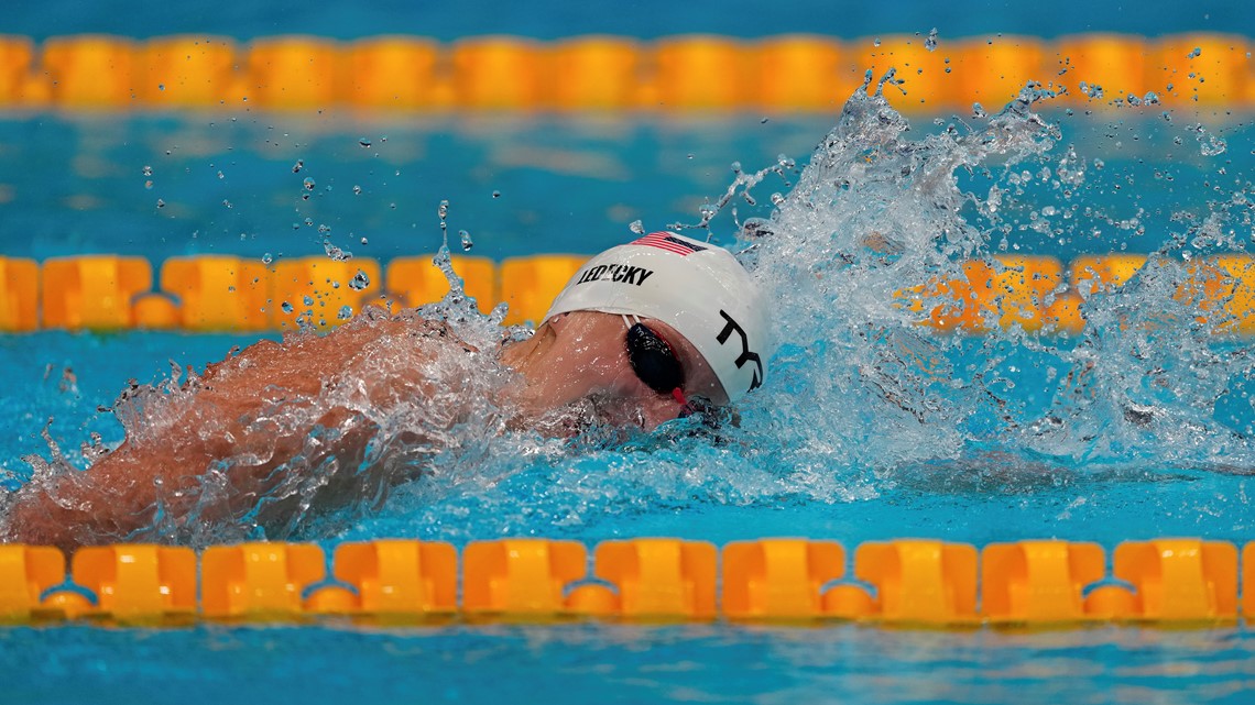 400m freestyle: Ariarne Titmus of Australia beats Katie ...