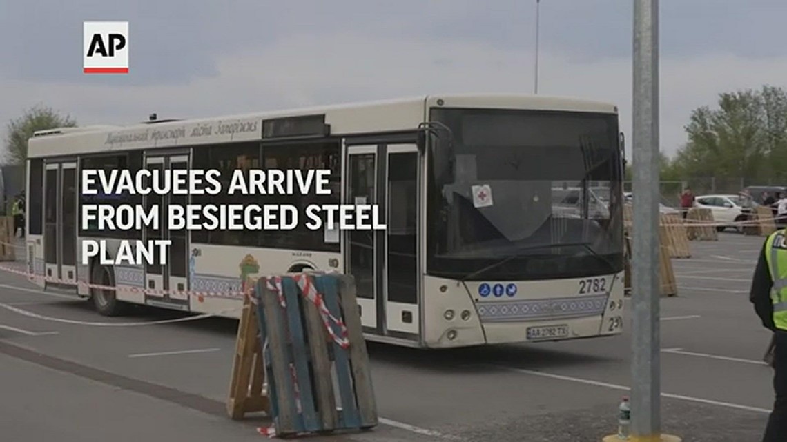 Evacuees arrive from besieged Ukraine steel plant
