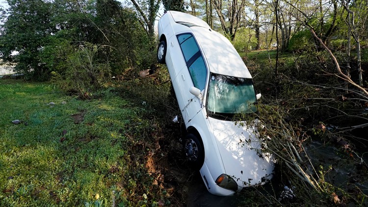 Record rains cause flash flooding in Tennessee; 4 dead