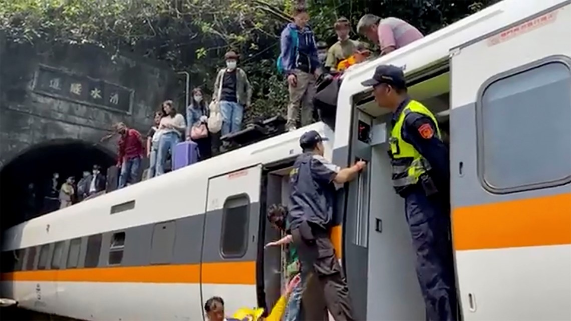 Download Taiwan train derailment kills 34, injures dozens | 10tv.com