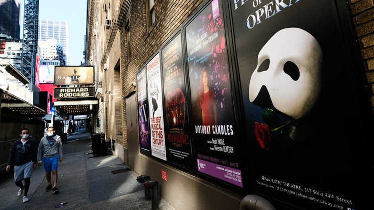 Kebijakan topeng Broadway menjadi pilihan di bulan Juli