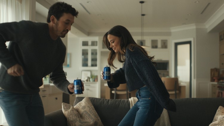 Super Bowl 2023 - Bud Light with peak couple and their dog Bugsy