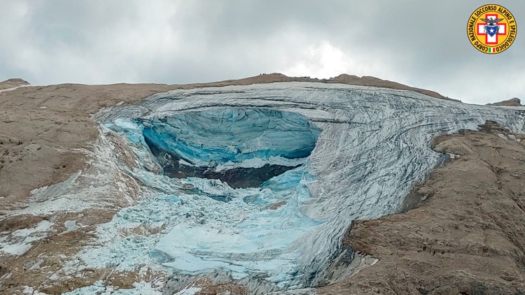 Alpine glacier chunk detaches, killing at least 6 hikers Alpine glacier chunk detaches, killing at least 6 hikers