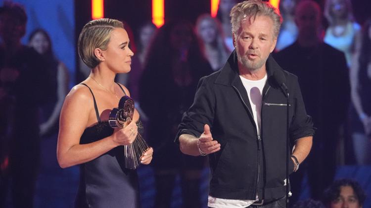 Teddi Mellencamp tearfully honors dad John with iHeartRadio Icon Award: 'Saved my life'