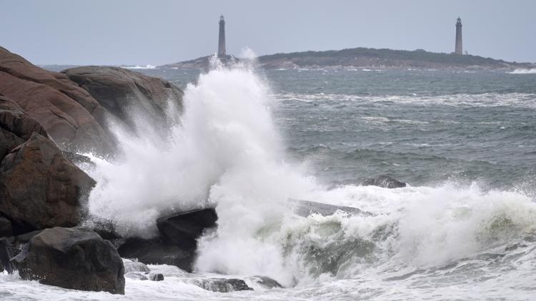 Strong weekend nor'easter leaves a barrage of damage in its wake