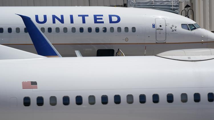 United Airlines flight aborts takeoff in Chicago due to plane's blown tires