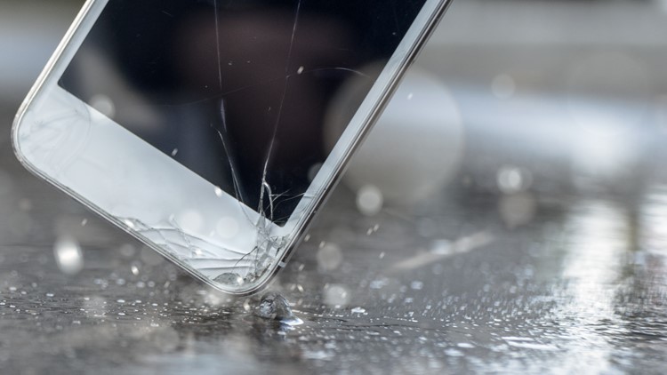 Under pressure, Apple allows self-repairs to iPhones, Macs