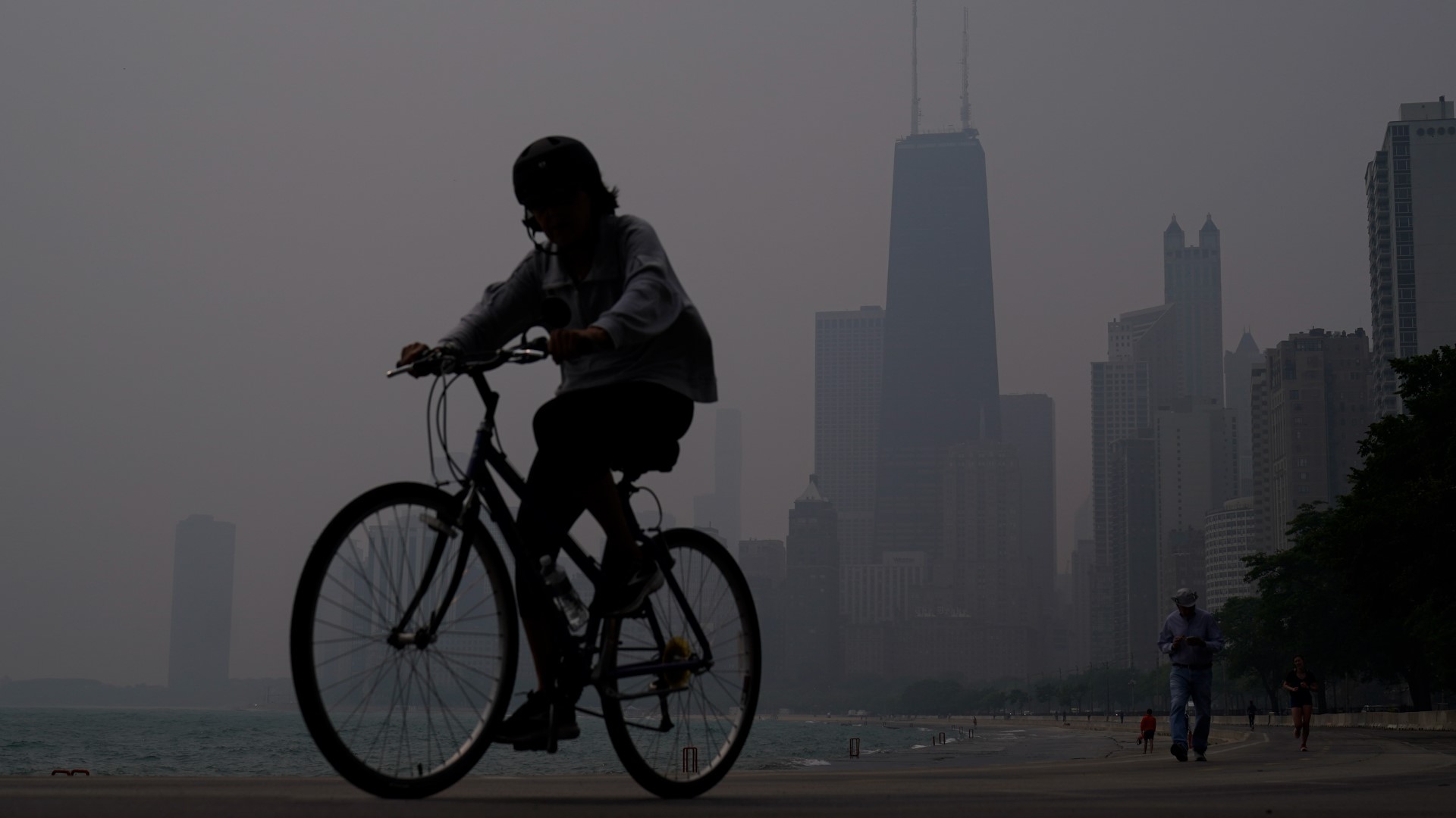 When will air quality improve and wildfire smoke clear from US?