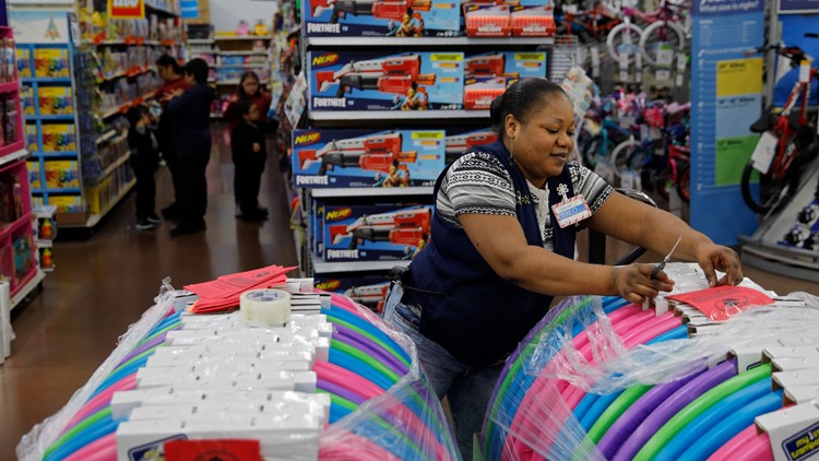 Looking for work? Walmart hiring 40,000 seasonal workers