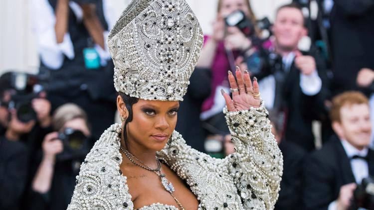 Rihanna Teases Super Bowl Halftime Show in Versace Heels – Rvce News