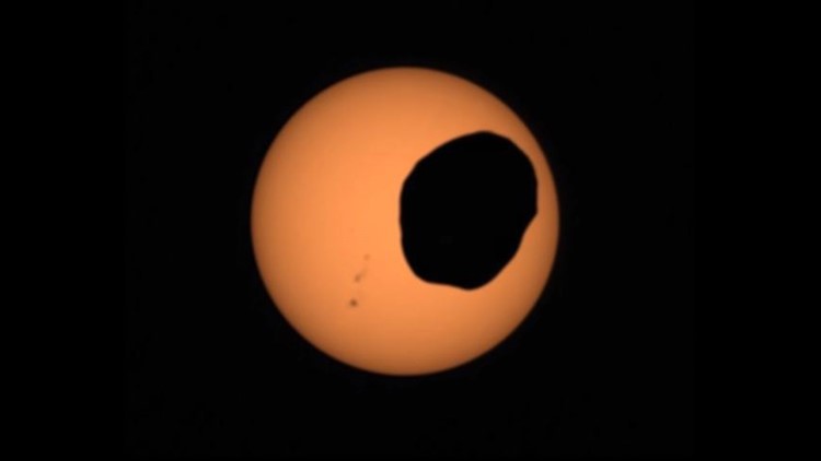 Perseverance sends stunning images of Mars moon eclipsing sun Perseverance sends stunning images of Mars moon eclipsing sun
