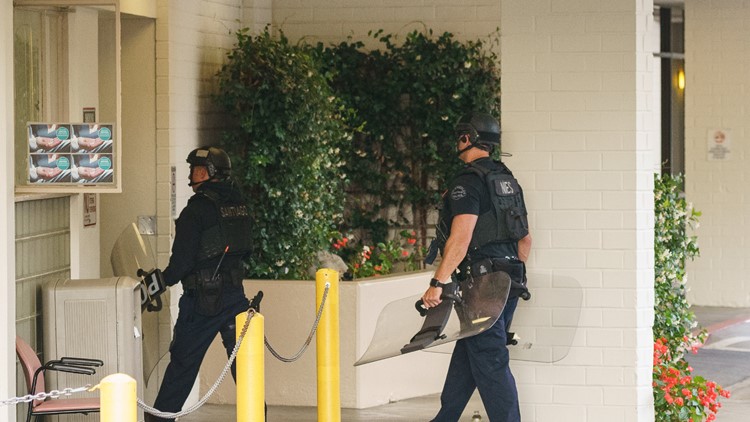 Police ID suspect in attack on doctor, nurses at LA hospital