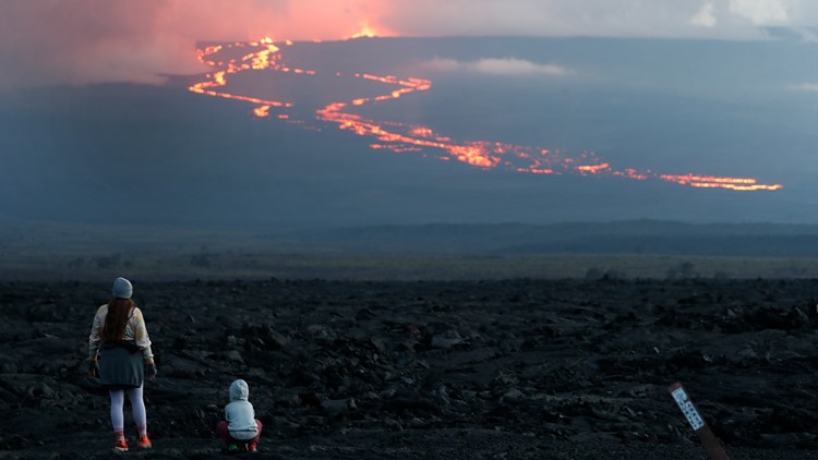 Scientists lower alert for Mauna Loa, say eruption could end