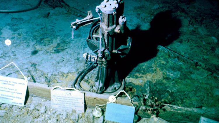 Billionaire plans submersible dive to Titanic wreck