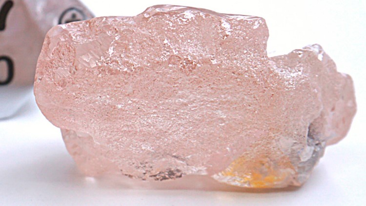 Lulo Rose: Largest pink diamond in 300 years found in Angola - BBC