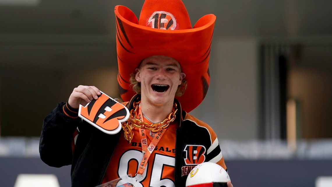 Cincinnati Bengals running back Chris Evans (25) warms up before the NFL Super  Bowl 56 football game between the Los Angeles Rams and the Cincinnati  Bengals, Sunday, Feb. 13, 2022, in Inglewood