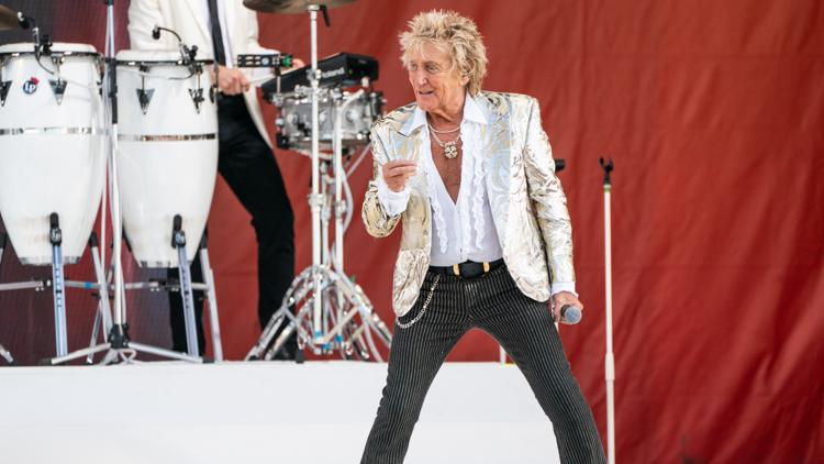 Sir Rod Stewart calls off remaining tour dates after coronary stent procedure
