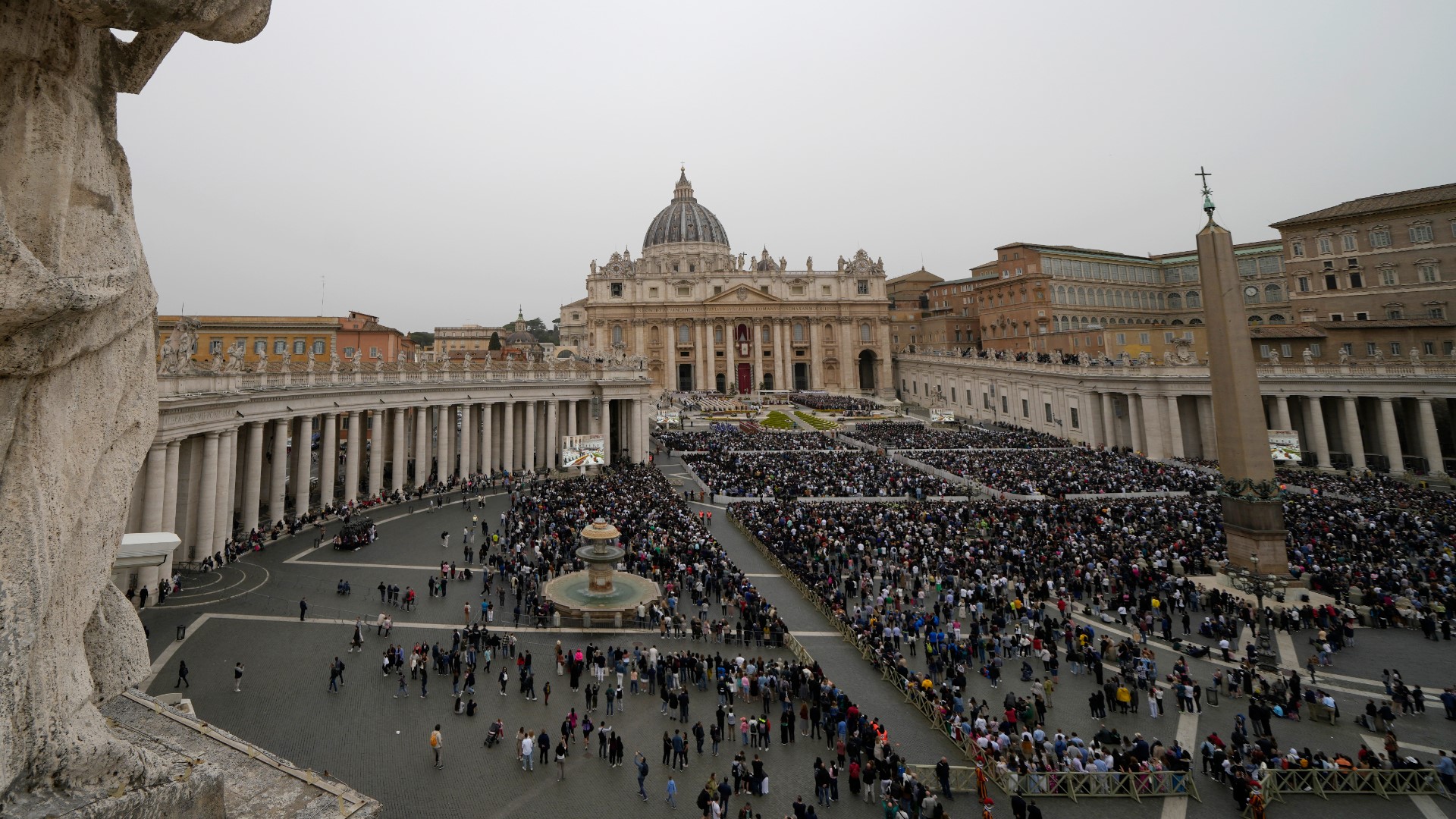 Pope Francis leads Easter Sunday Mass, health concerns