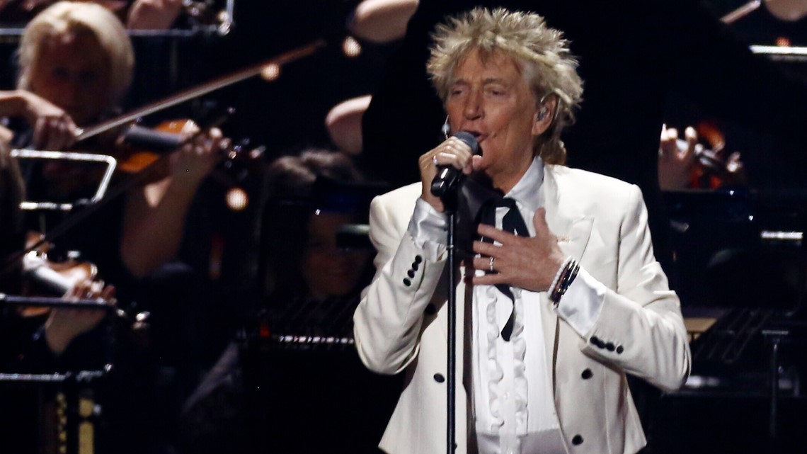 Rod Stewart pauses Utah concert to breathe through oxygen mask, reports say