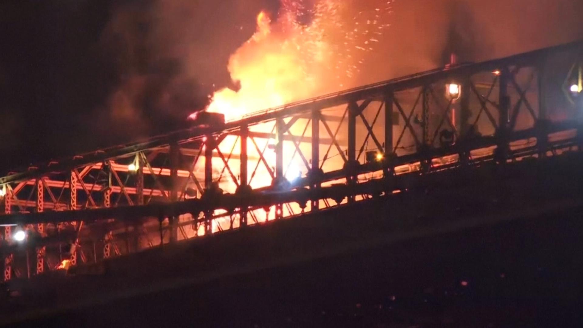 Fire breaks out on Brooklyn Bridge during New York's fireworks show