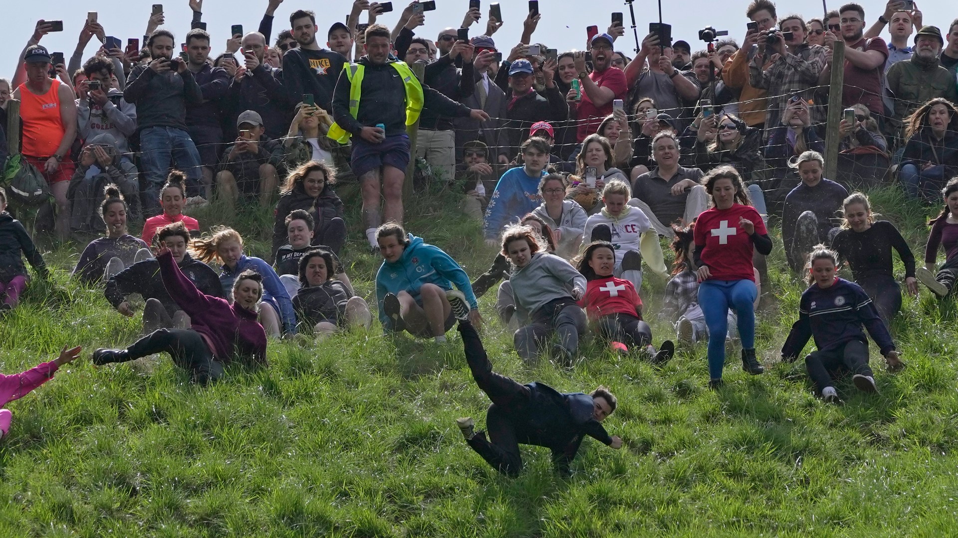 American man wins chaotic UK race chasing cheese down a hill | wthr.com