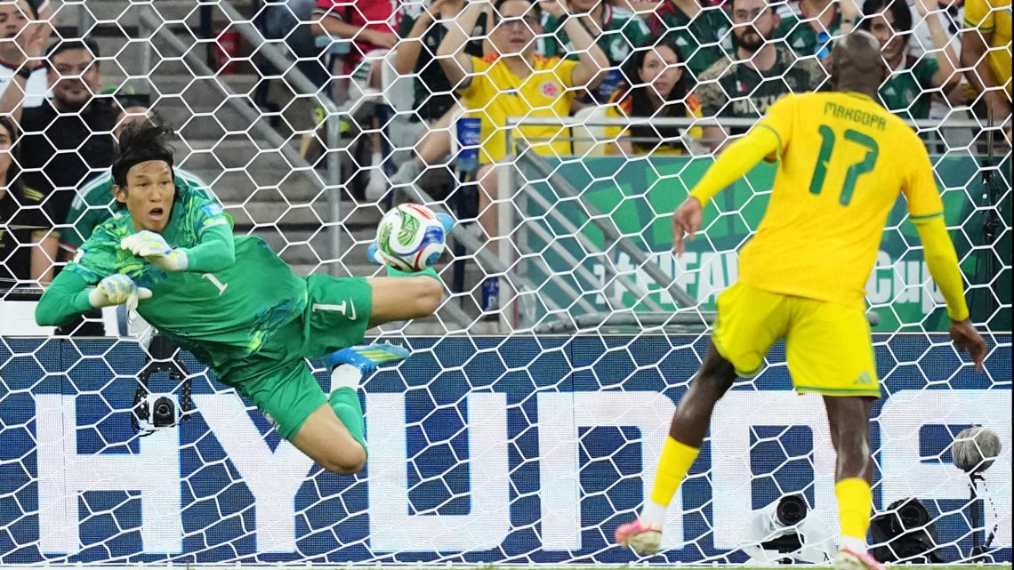 Why are World Cup matches being played simultaneously at the end of group stage?