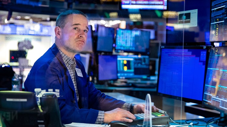 Benchmark international oil price sees biggest drop in 2 years Benchmark international oil price sees biggest drop in 2 years