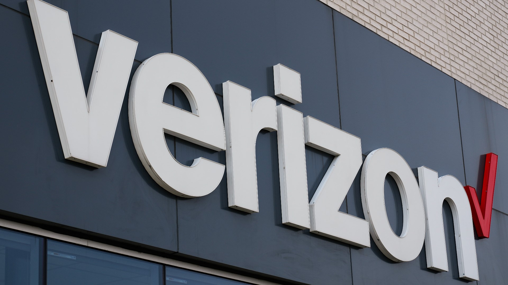 Is Verizon down? Here's what to know about the service outage