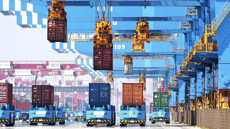Chinese exports jump, gap with US grows as tensions persist