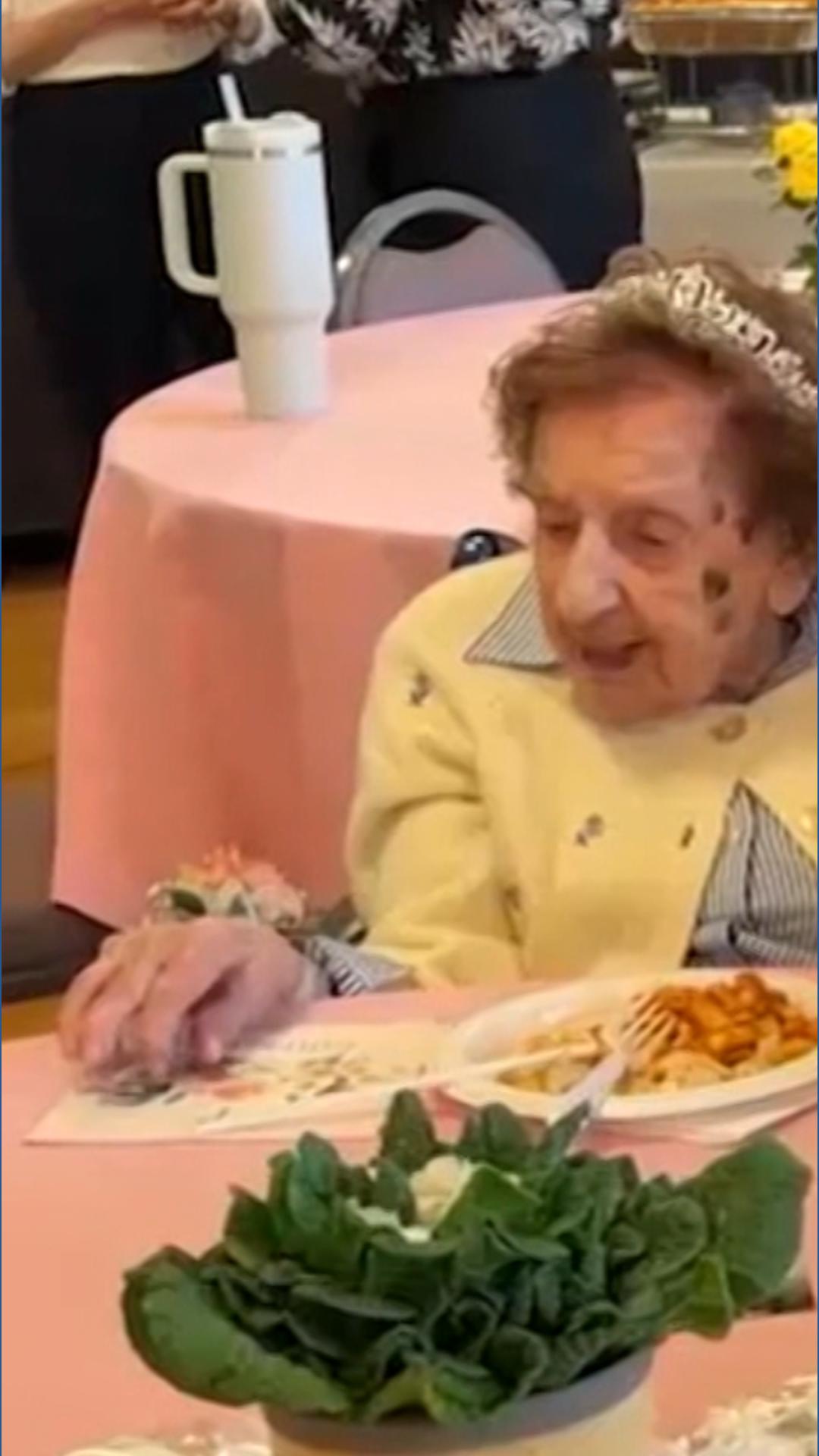 ‘मैंने अपने साल गिनना छोड़ दिया है’: दुनिया की सबसे बुजुर्ग नन 113 साल की हो गईं